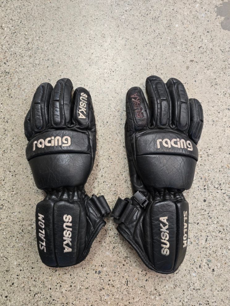 Black Suska Ski Gloves