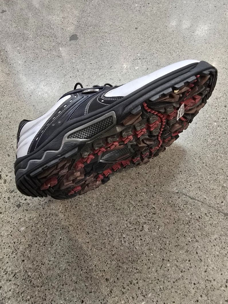 black/white Mizuno Men’s golf shoes, EU 42 (26.5 cm)