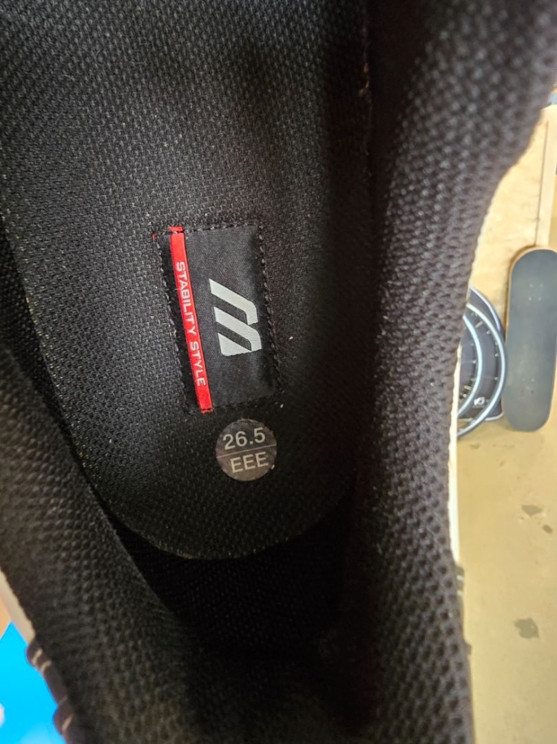 black/white Mizuno Men’s golf shoes, EU 42 (26.5 cm)