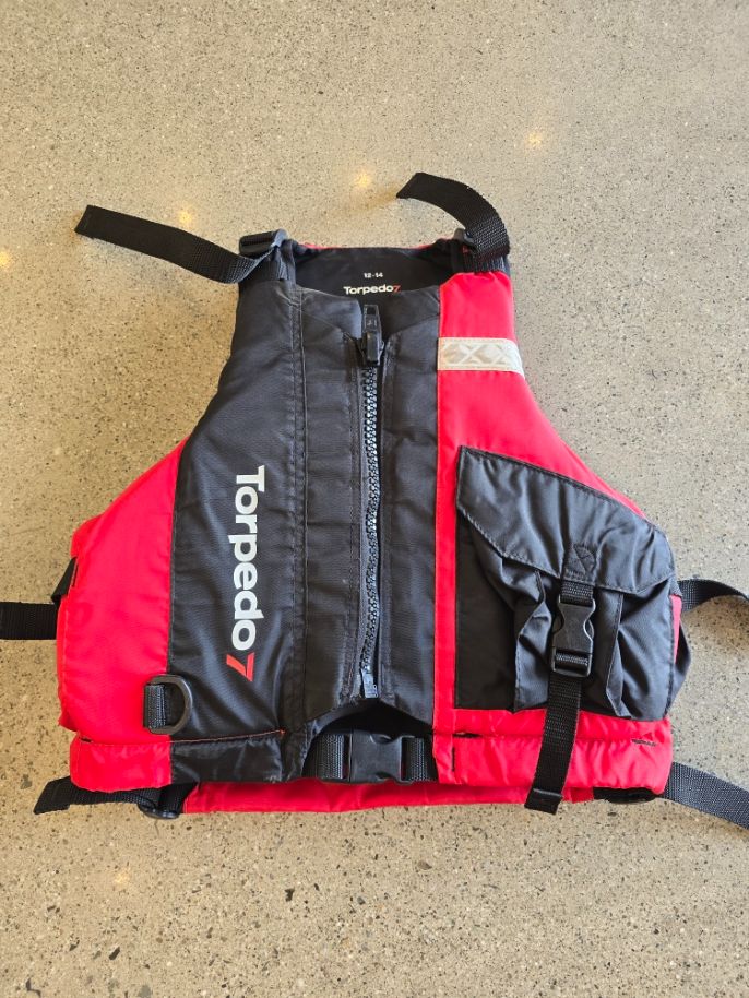 Black/Red Torpedo 7 Youth Lifejacket, Youth 12-14