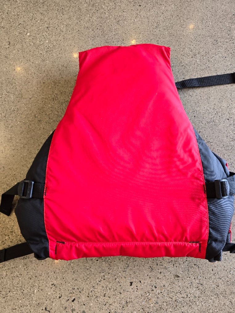 Black/Red Torpedo 7 Youth Lifejacket, Youth 12-14