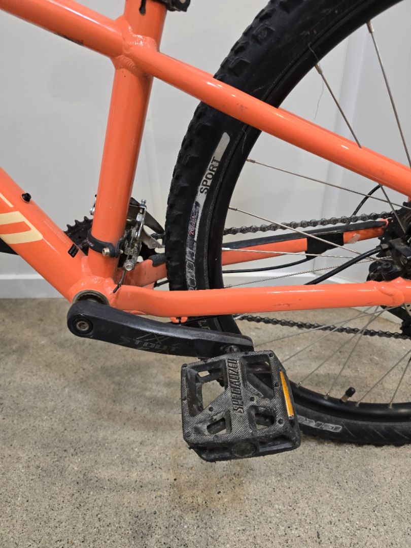 Orange Specialized Rockhopper 26, 26"