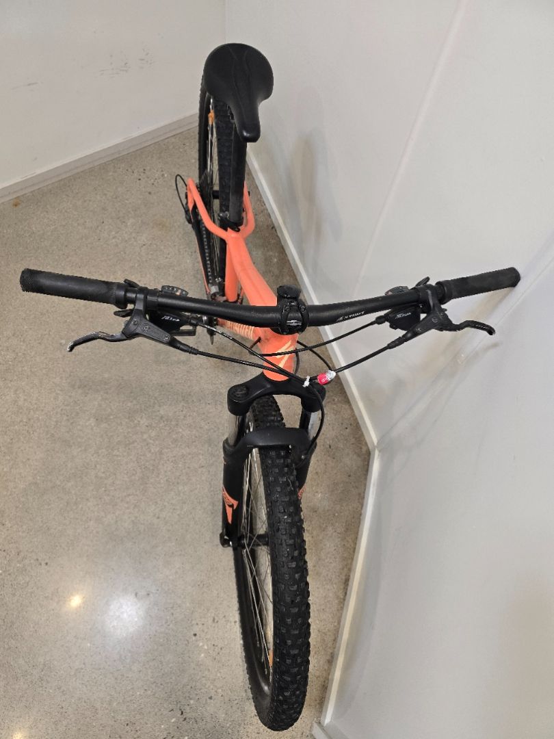 Orange Specialized Rockhopper 26, 26"