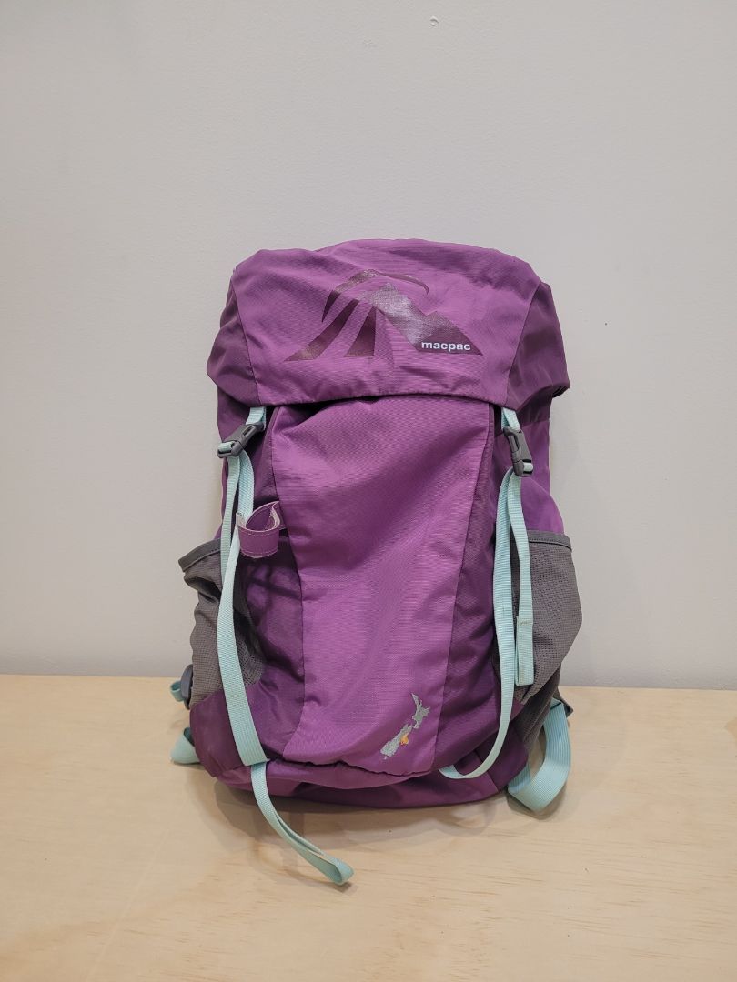 Purple Macpac Pioneer 15