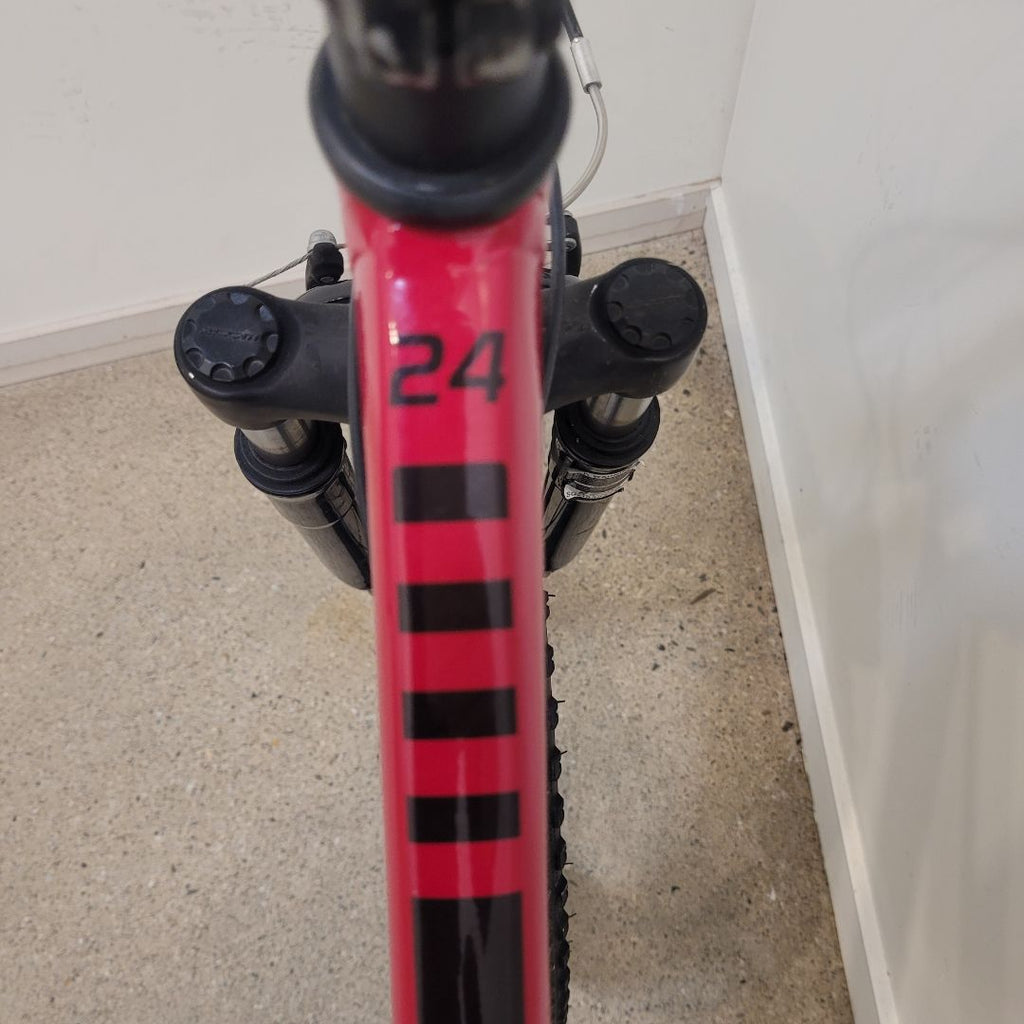 Red Trek Precaliber 24, 24"