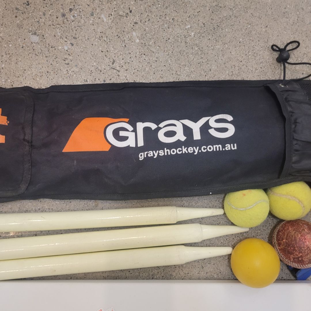 White Grays Cricket Set