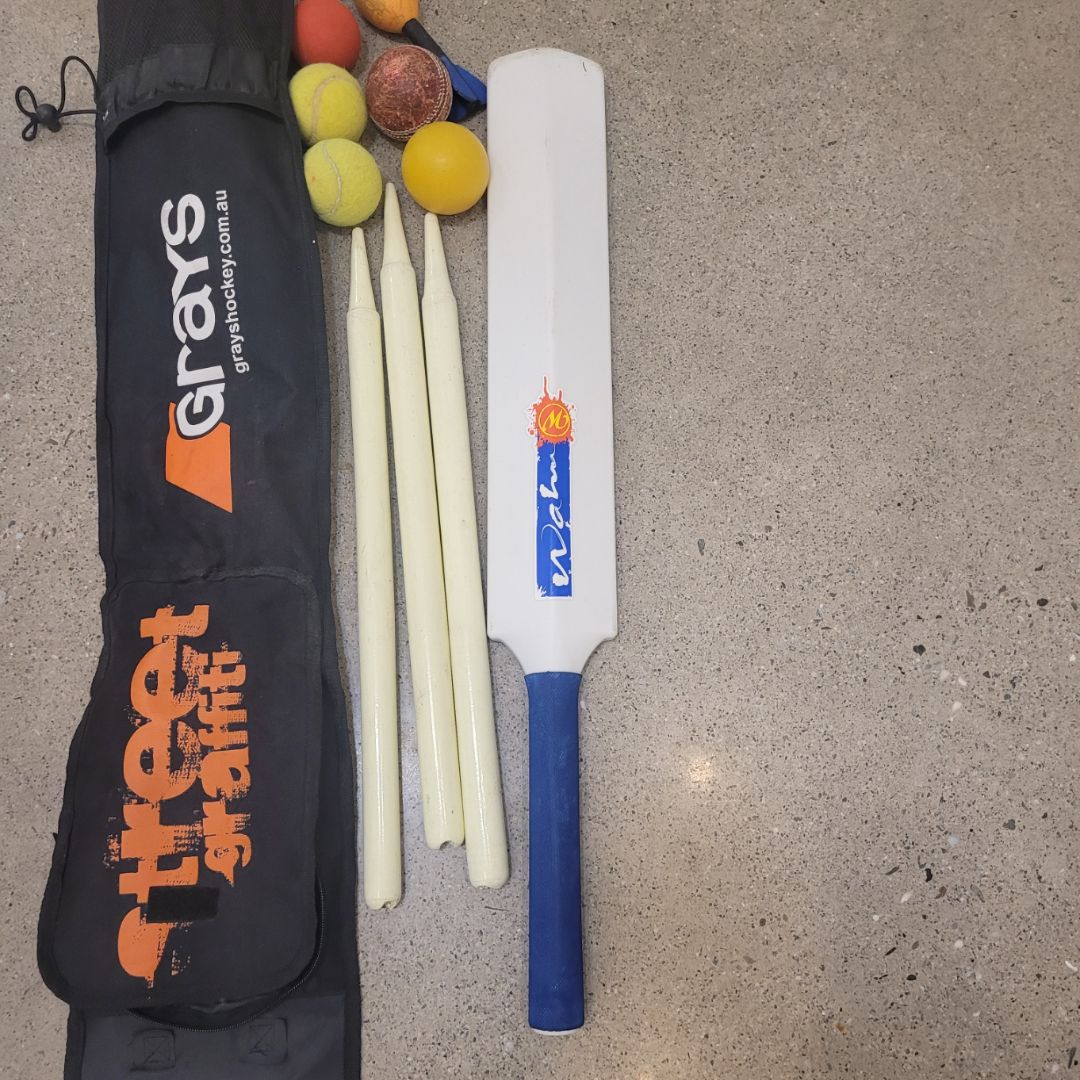 White Grays Cricket Set