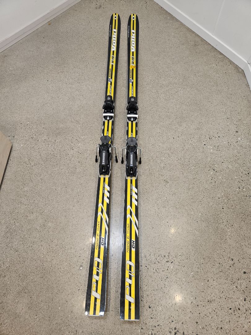 Yellow Völkl P40 DH Racing, 215 cm