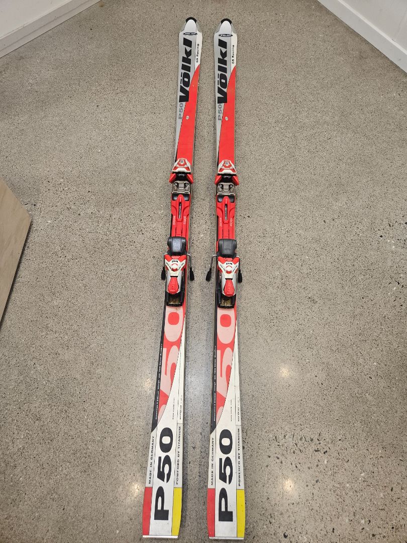 Red Völkl P50 GS Racing, 221 cm