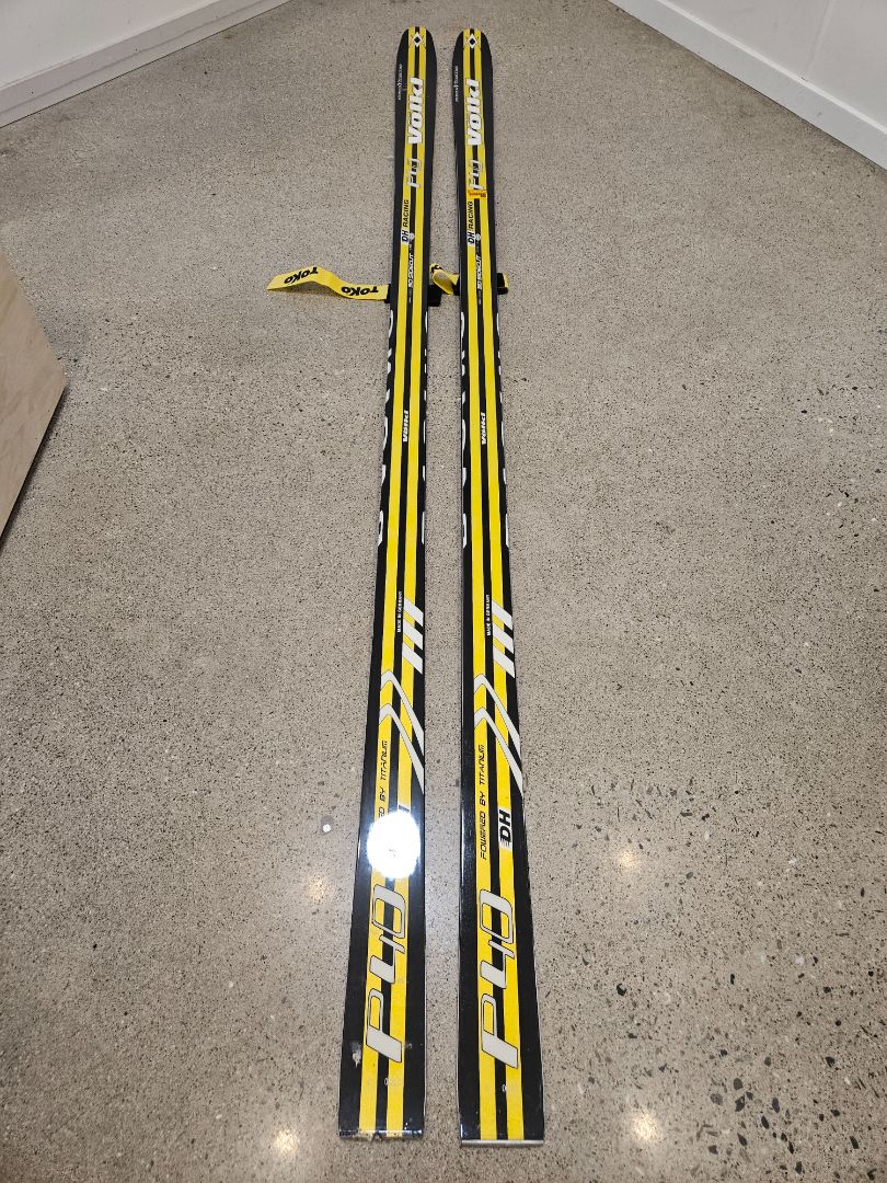 Yellow Völkl P40 DH Racing, 215 cm