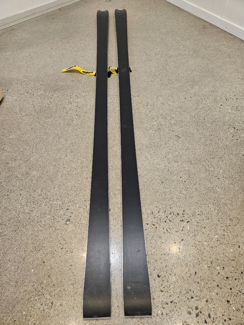 Yellow Völkl P40 DH Racing, 215 cm