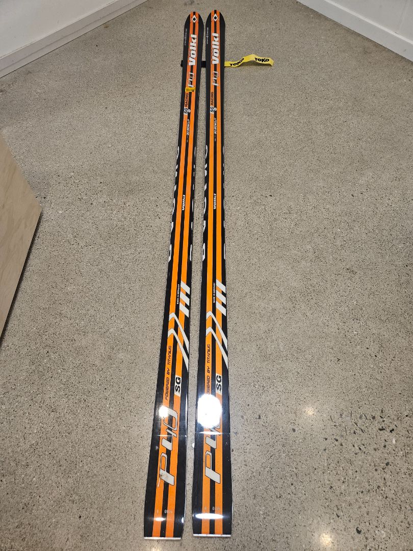Orange Völkl P40 SG Racing, 213 cm