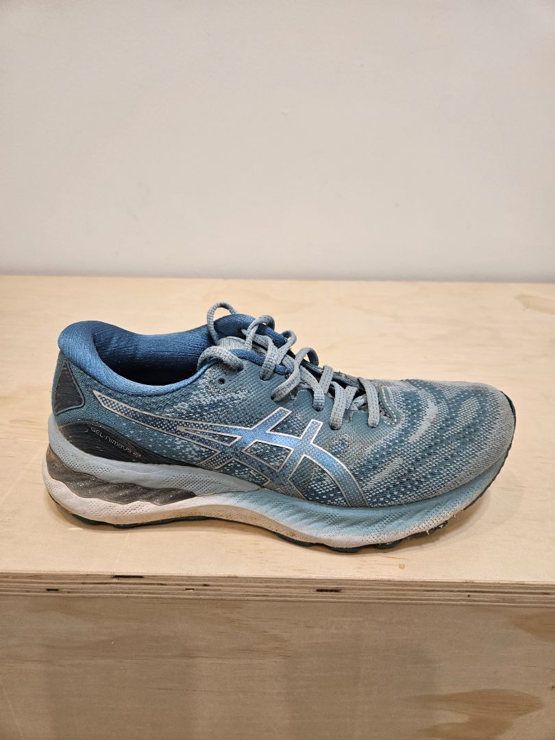 Blue ASICS Gel-Nimbus 23, EU 39