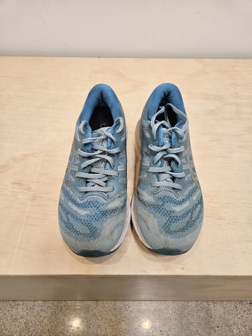 Blue ASICS Gel-Nimbus 23, EU 39