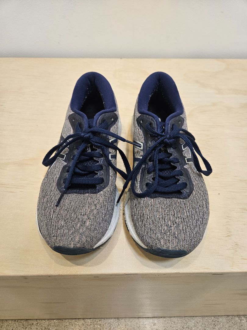 Grey ASICS GT-1000, EU 39 Wide