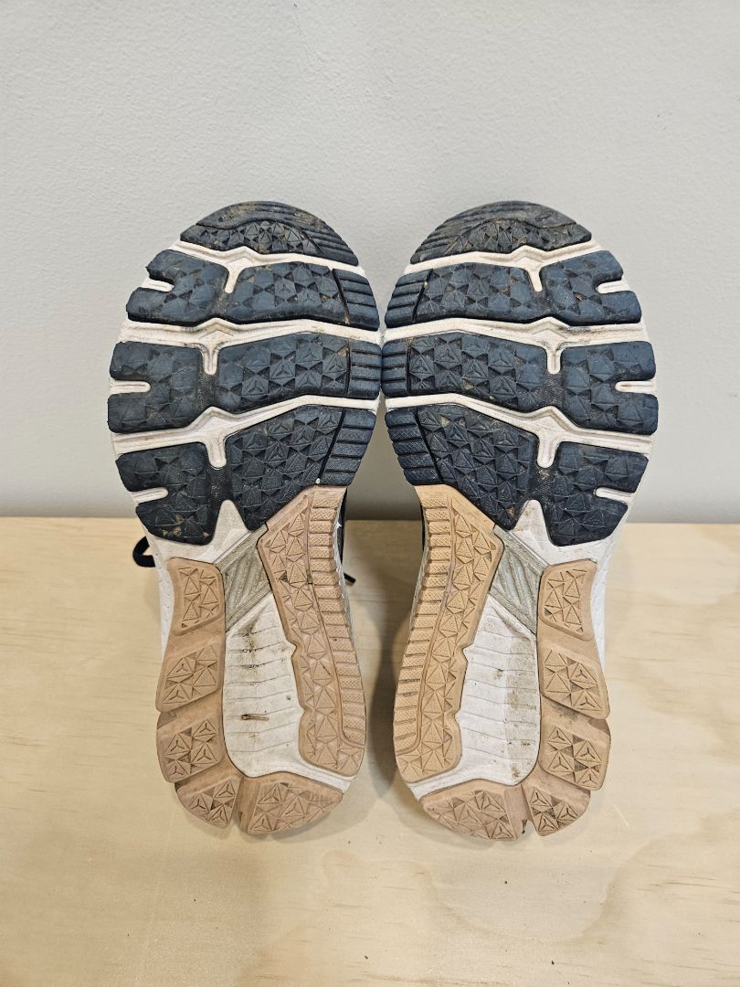 Grey ASICS GT-1000, EU 39 Wide