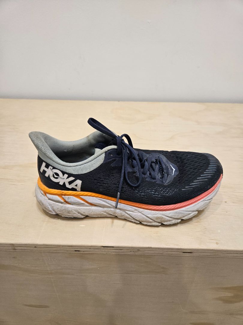 Black HOKA Clifton, EU 39