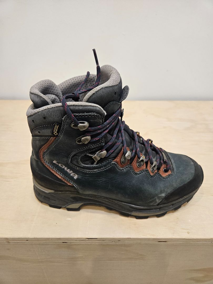 Black LOWA Camino GTX, EU 40