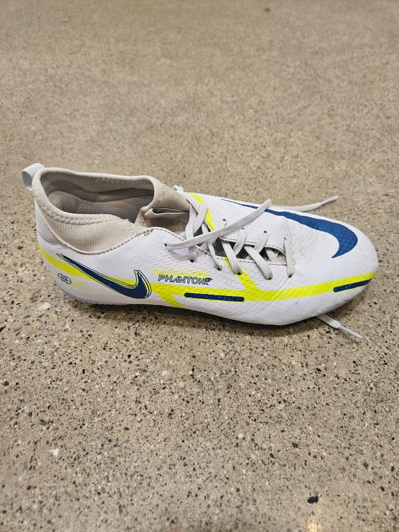 White Nike Phantom GT Academy, EU 38.5