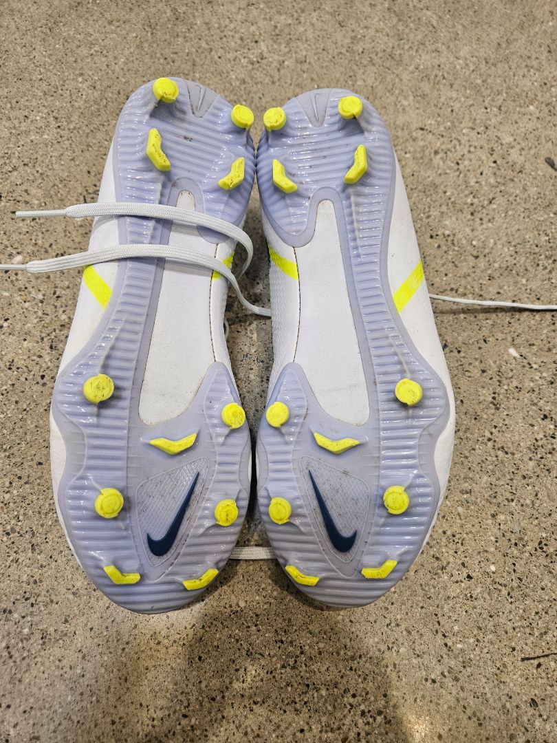 White Nike Phantom GT Academy, EU 38.5