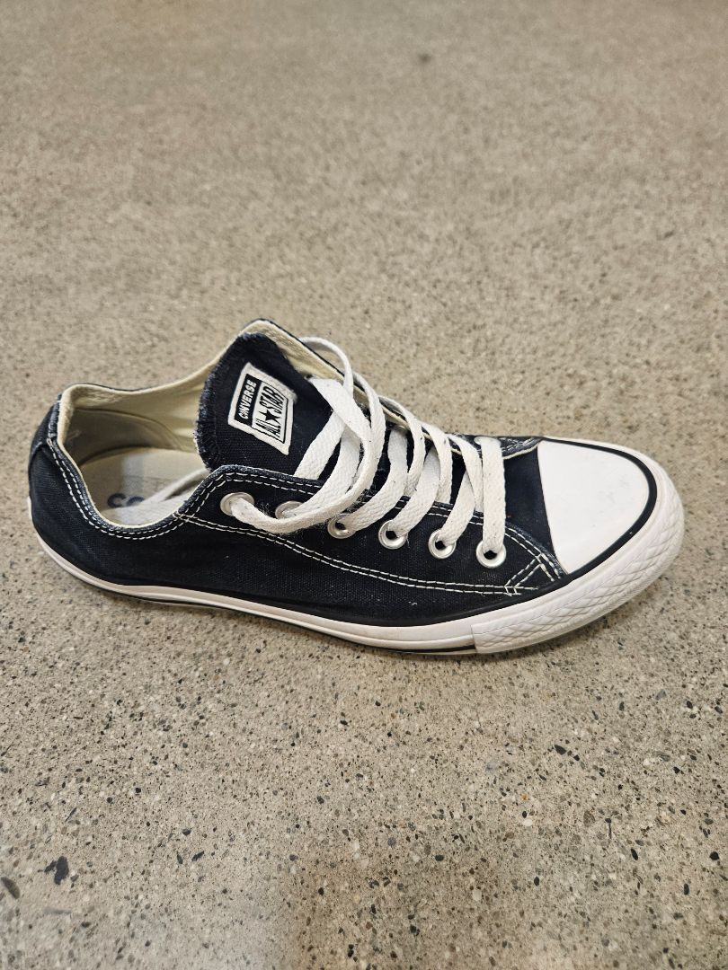 Black Converse Chuck Taylor Low, EU 39