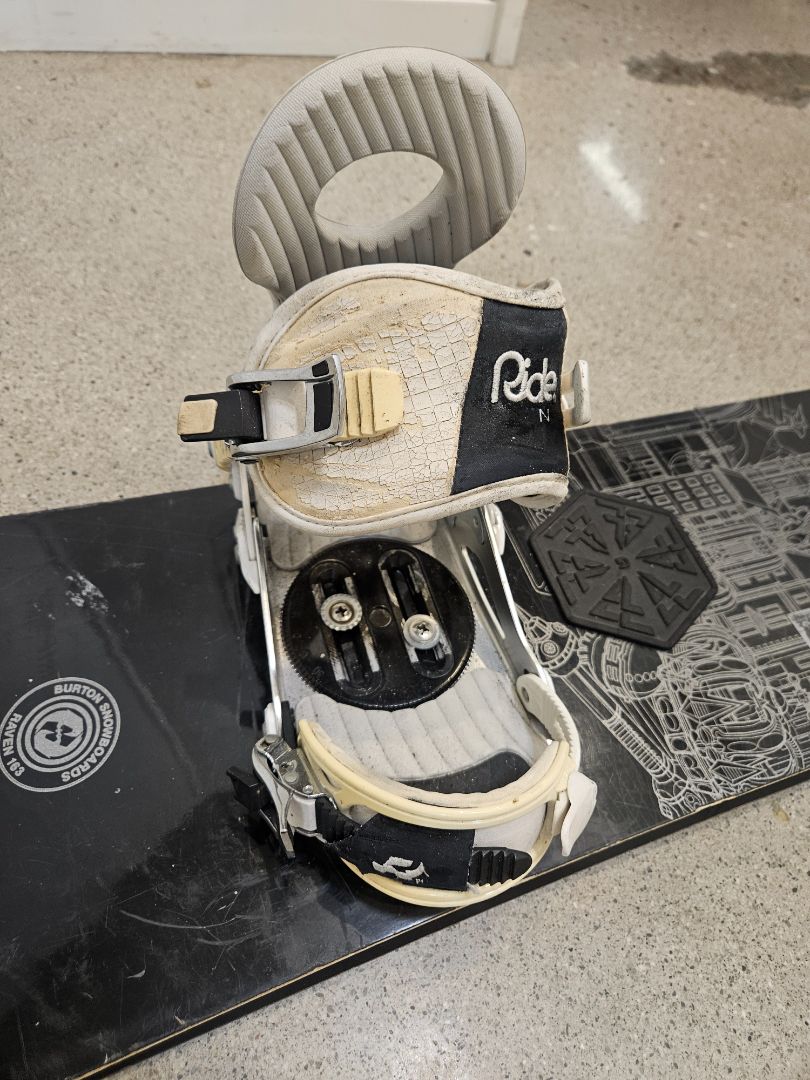 Black Burton Raven, 163cm