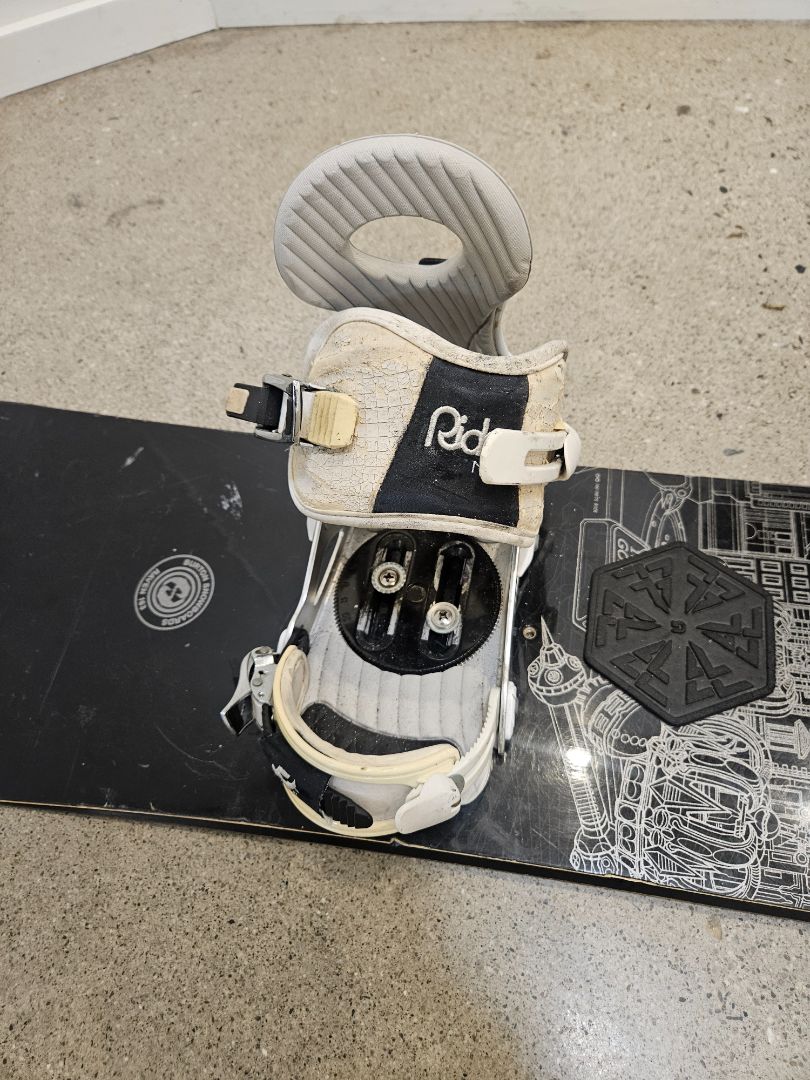Black Burton Raven, 163cm