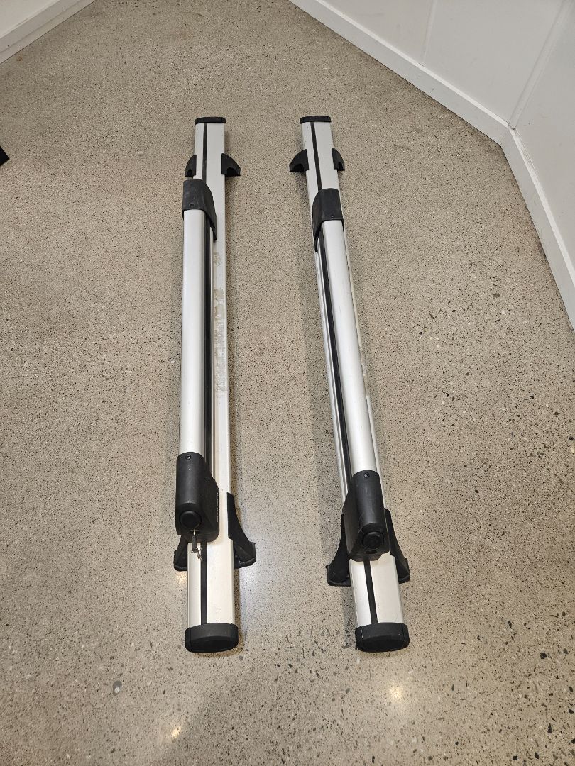 Silver Prorack Roof bars + rack