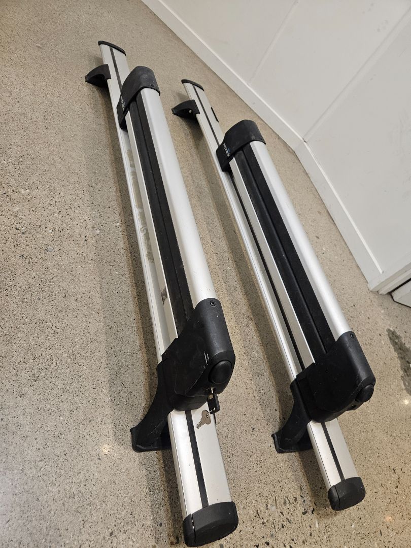 Silver Prorack Roof bars + rack