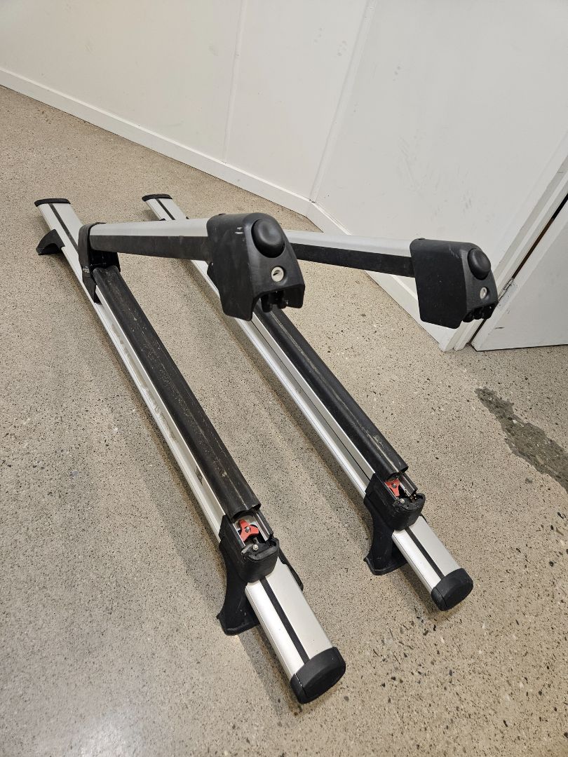 Silver Prorack Roof bars + rack