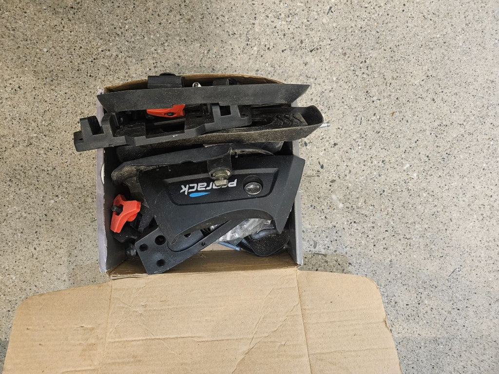 Black Prorack K683 fitting kit