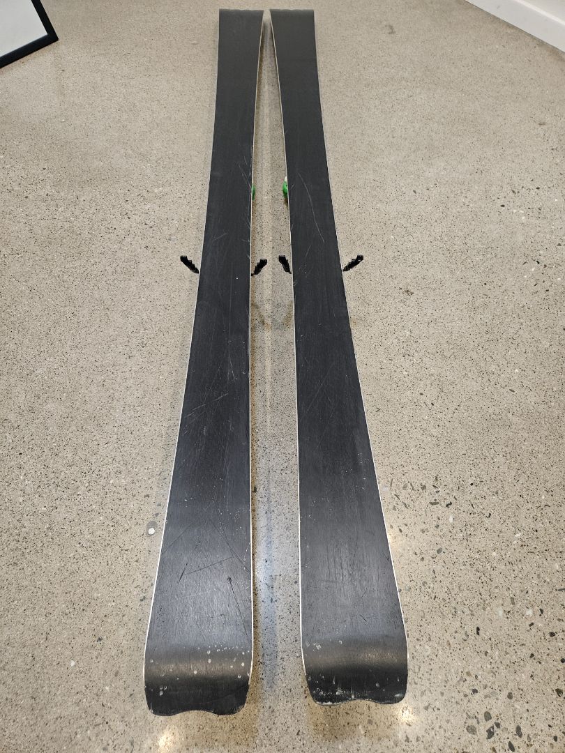 Black Volkl RTM 84, 176 cm