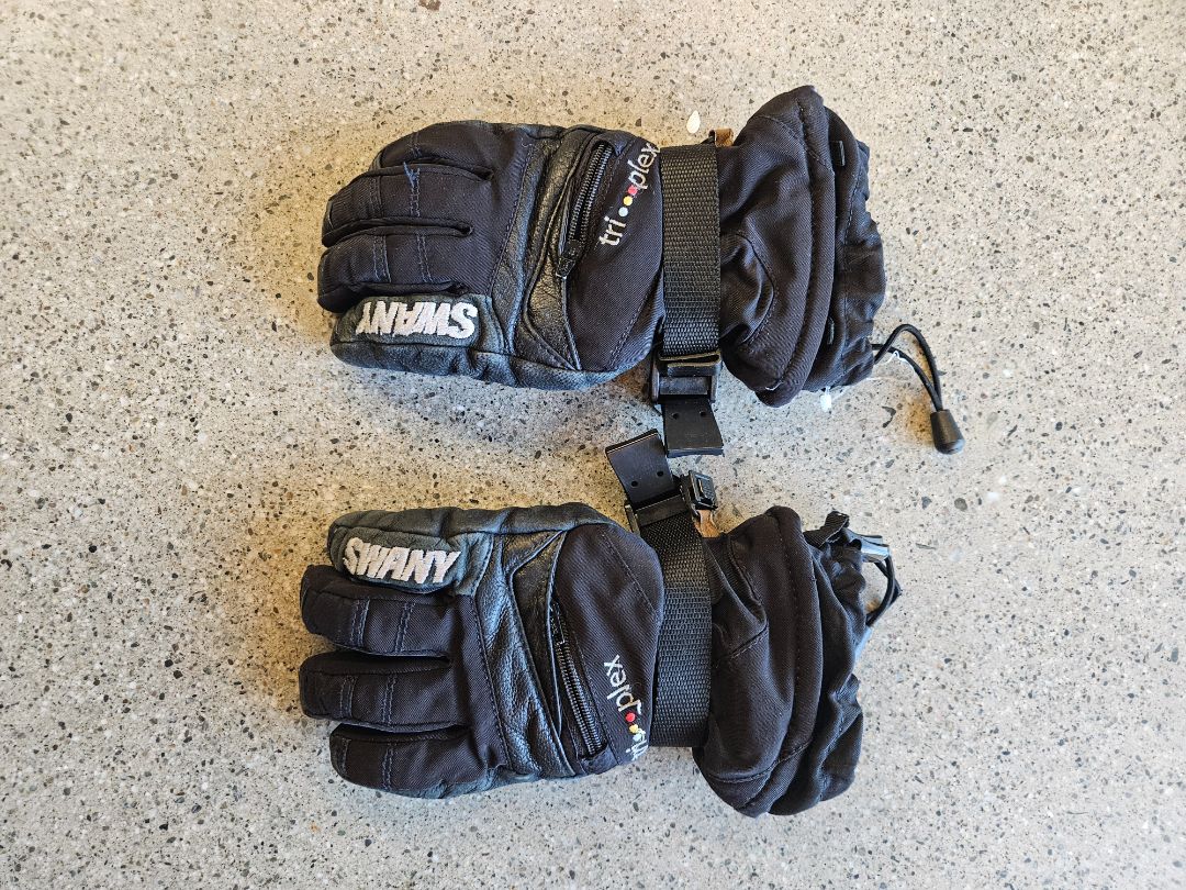 Black Swany Tri-Plex gloves, Youth Small / 5–6 years