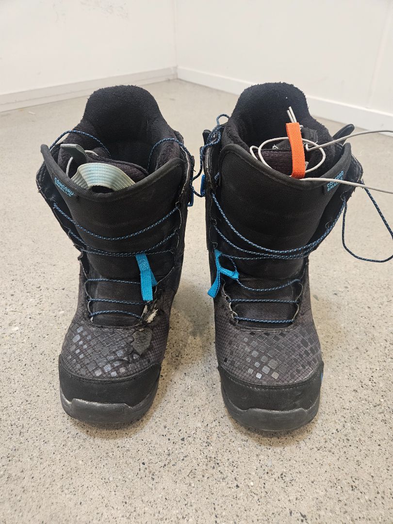 Black Burton Concord Smalls, Mondo 25