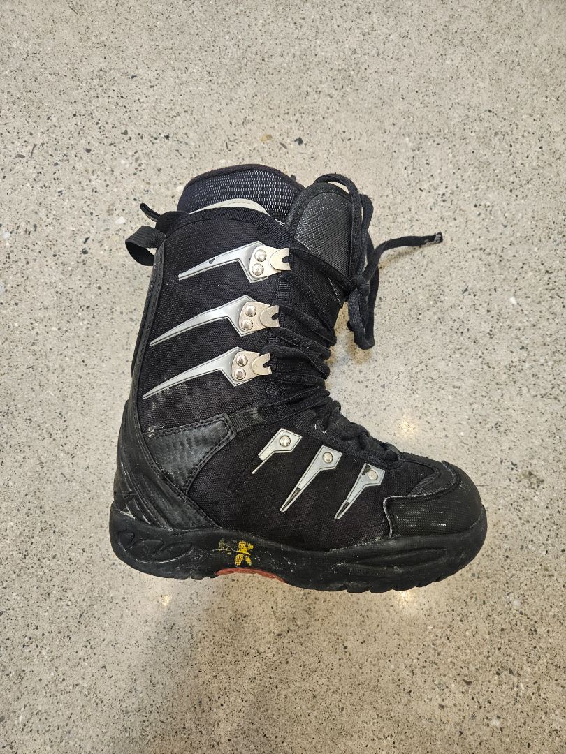 Black O2 Snowboard Boots, UK 3