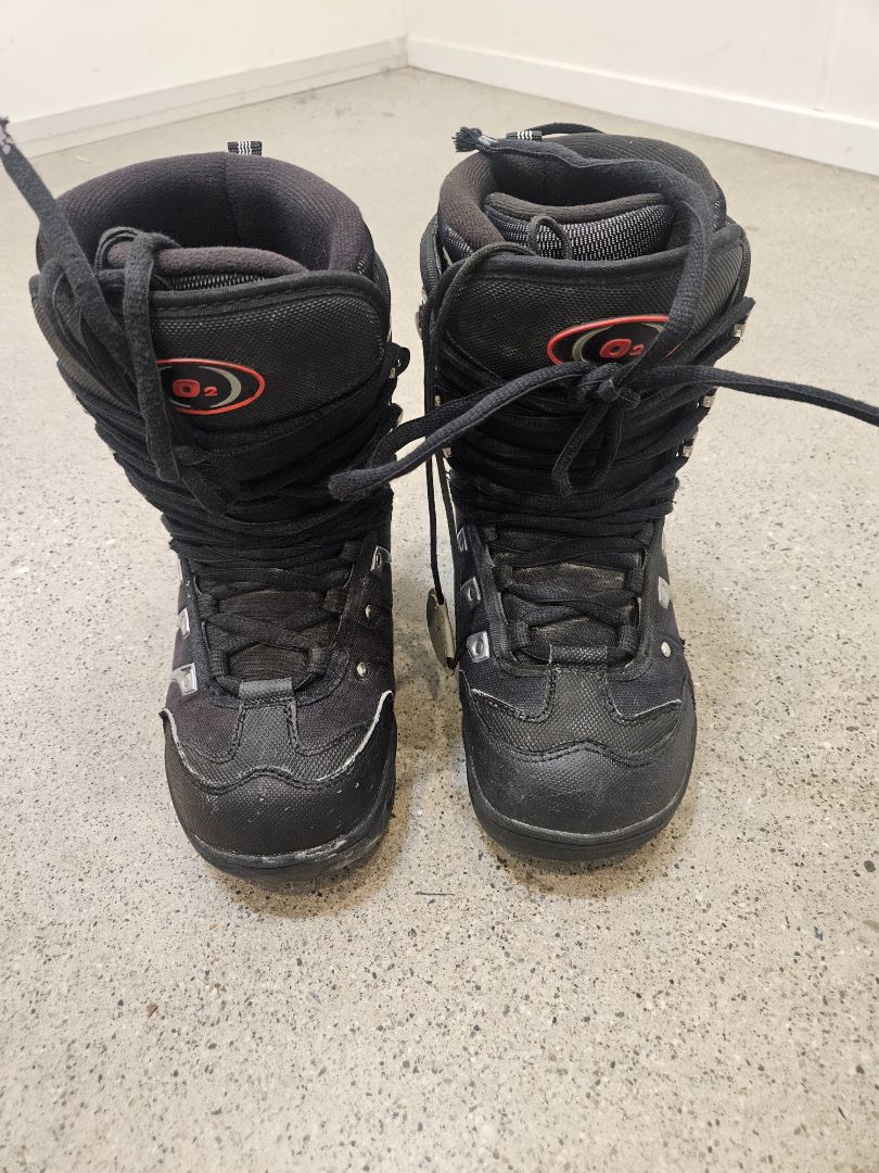 Black O2 Snowboard Boots, UK 3