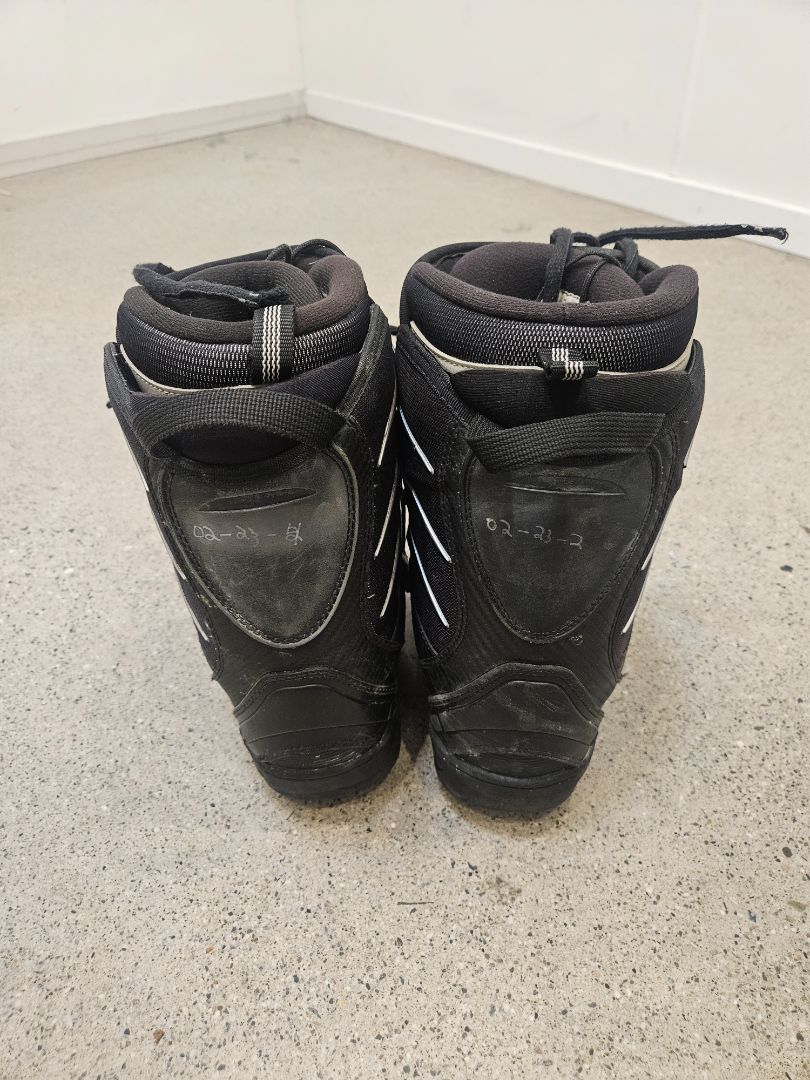 Black O2 Snowboard Boots, UK 3