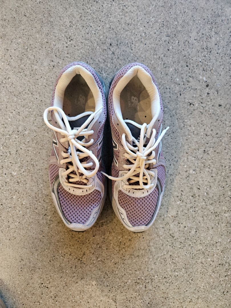 Pink New Balance 860 v2, EU 42