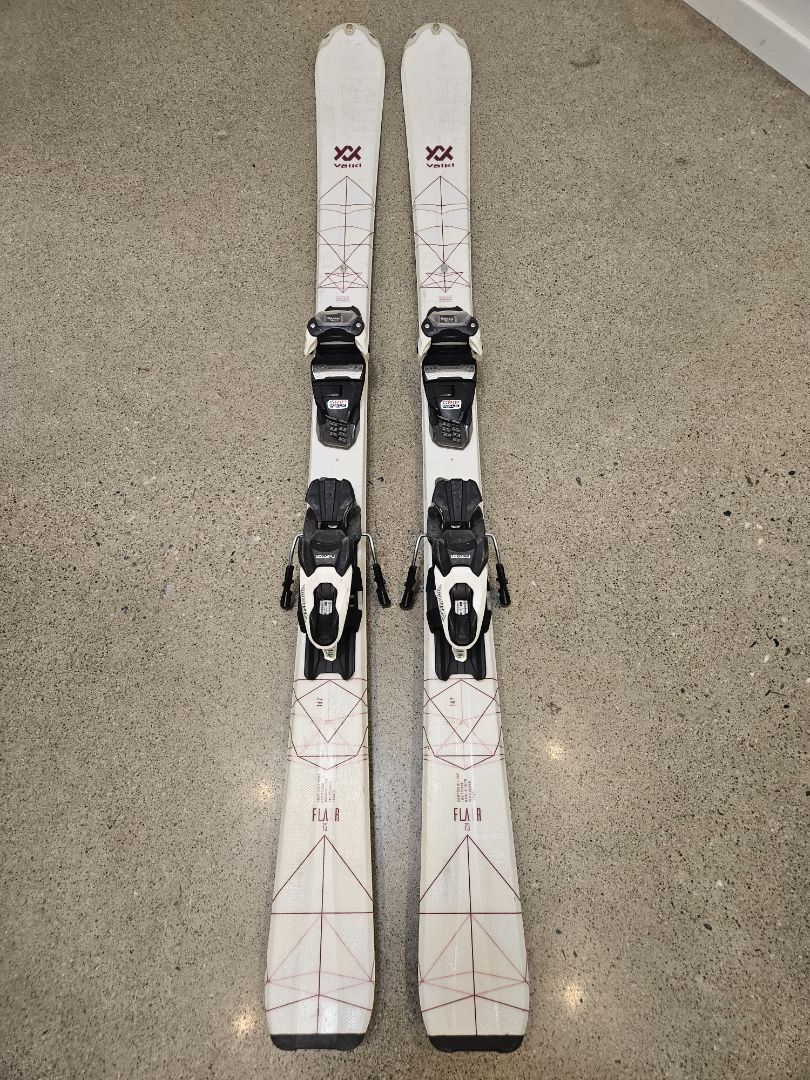 White Volkl Flair 73, 147cm