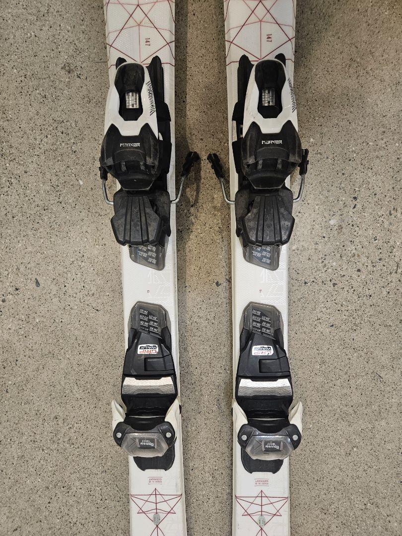 White Volkl Flair 73, 147cm
