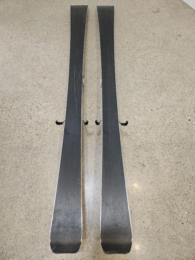 White Volkl Flair 73, 147cm