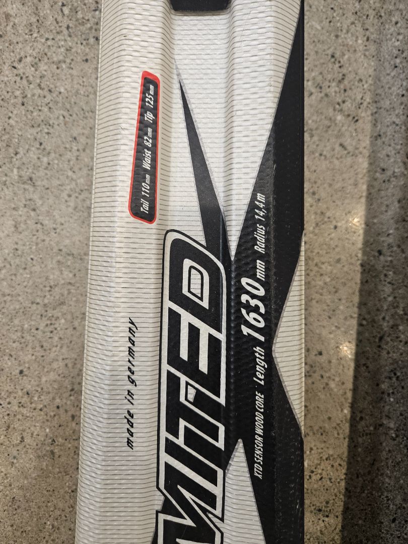 White Völkl Unlimited AC40, 163 cm