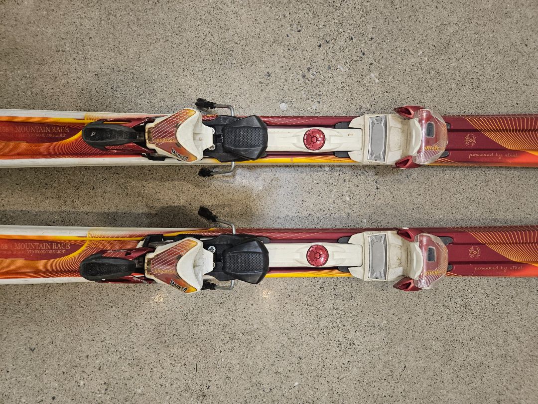 Orange Völkl Fuego, 158 cm