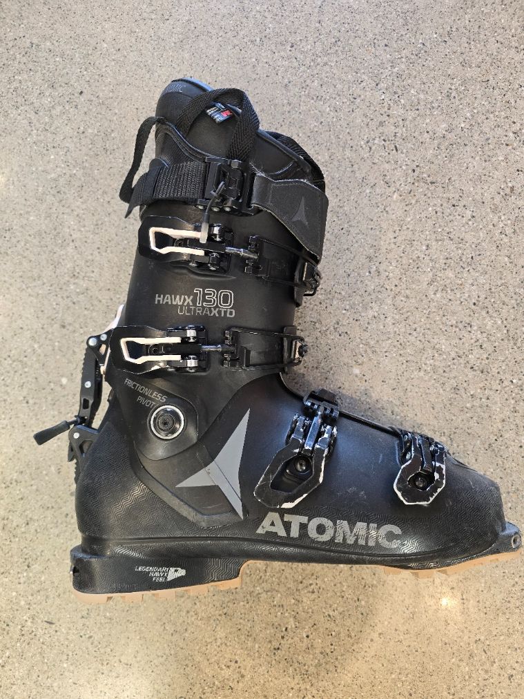 Black Atomic Hawx Ultra XTD 130 Touring, 29.5