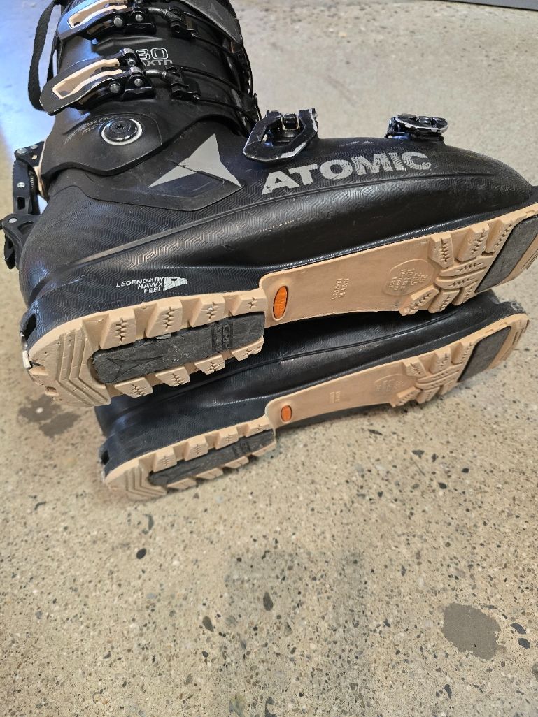Black Atomic Hawx Ultra XTD 130 Touring, 29.5