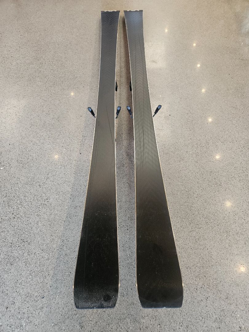 Red Volkl Deacon 72, 168 cm