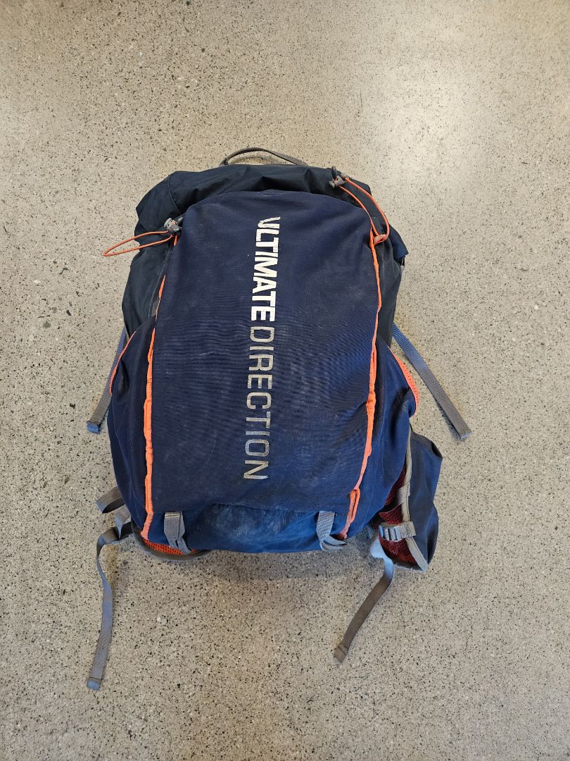 Blue Ultimate Direction Fastpack 30, 30L