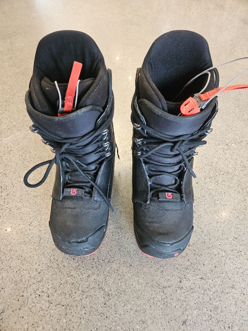 Black Burton Snowboard Boots, Mondo 28 / EU 43