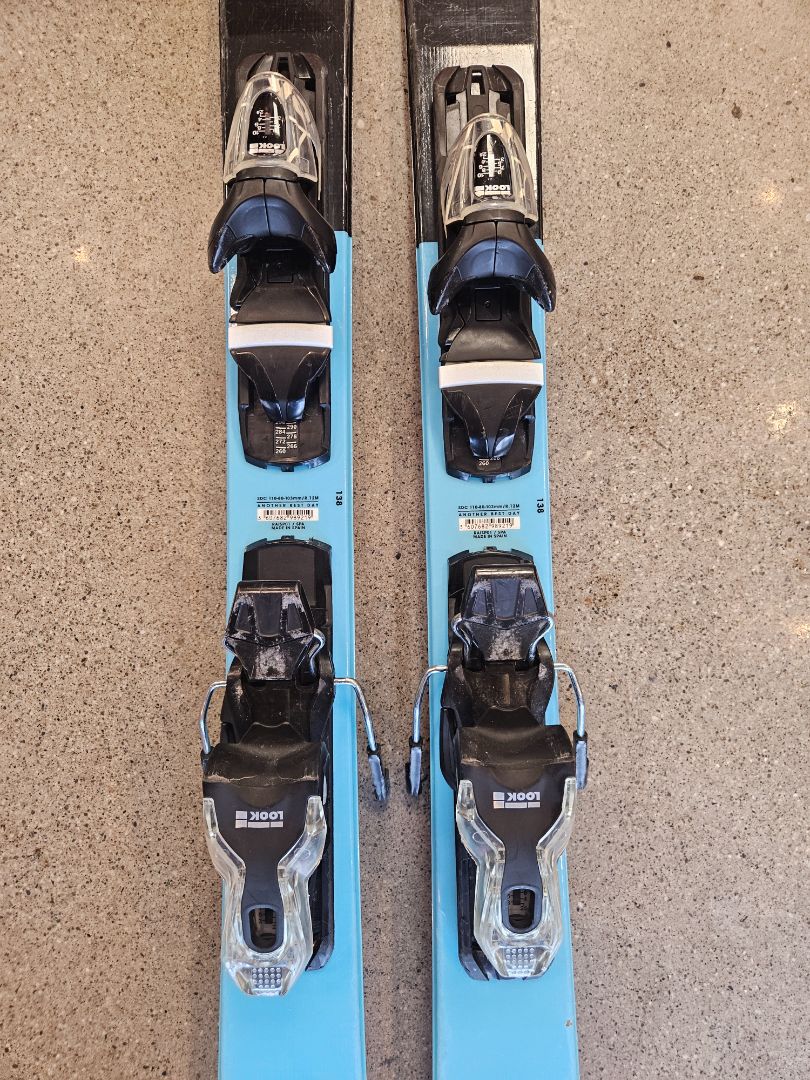 Red Rossignol Sprayer, 138 cm