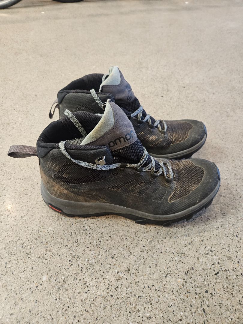 Black Salomon Gore-Tex Hiking Boots, UK 7
